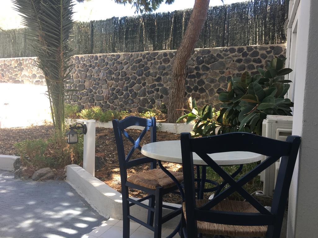 Unique Galini Oia - Adults Only Aparthotel Exterior photo